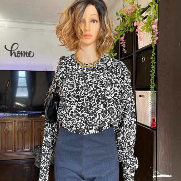 White and black blouse - Picture 2 of 4